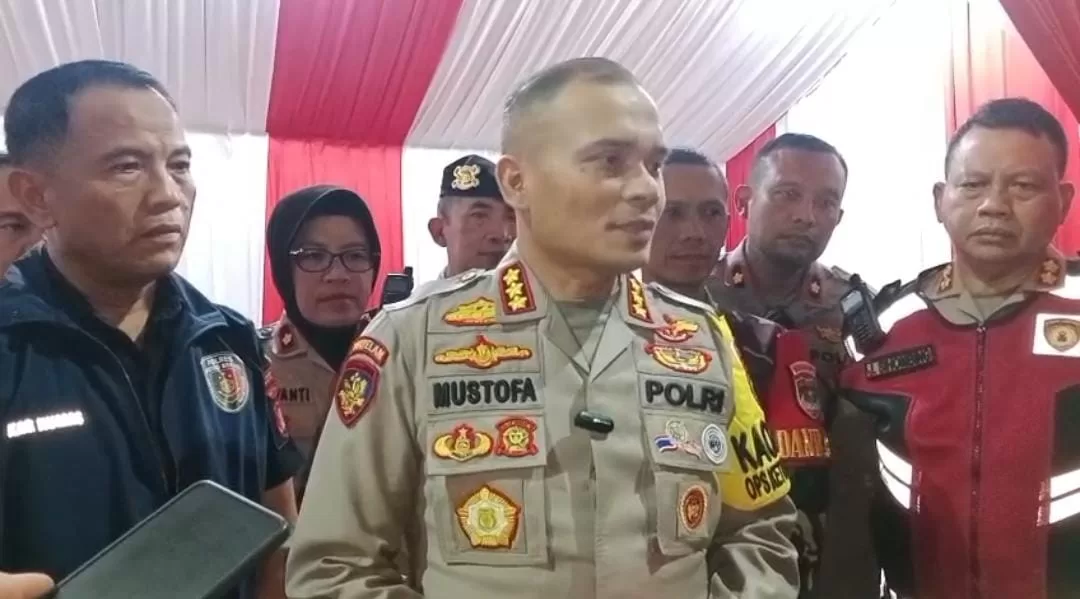 Kapolres Metro Bekasi saat berada di Pospam Gedung Juang 45 Tambun Selatan
