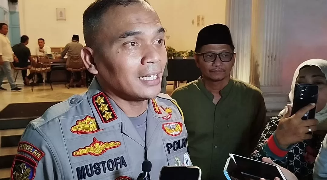 Kapolres Metro Bekasi saat memberikan keterangan kepada awak media