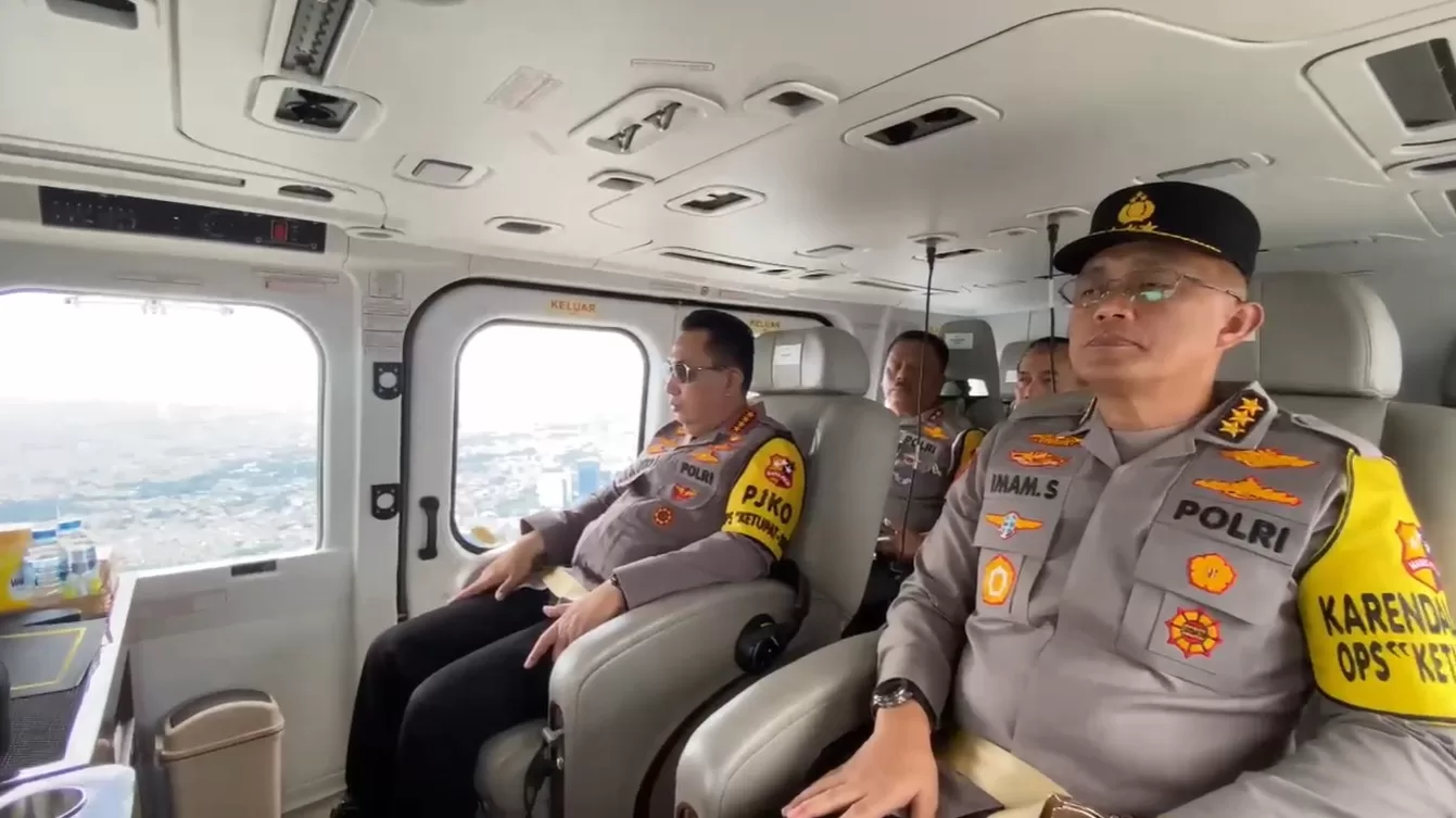 Kapolri Saat memantau Arus Mudik Via Udara di Tol Jakarta-Cikampek