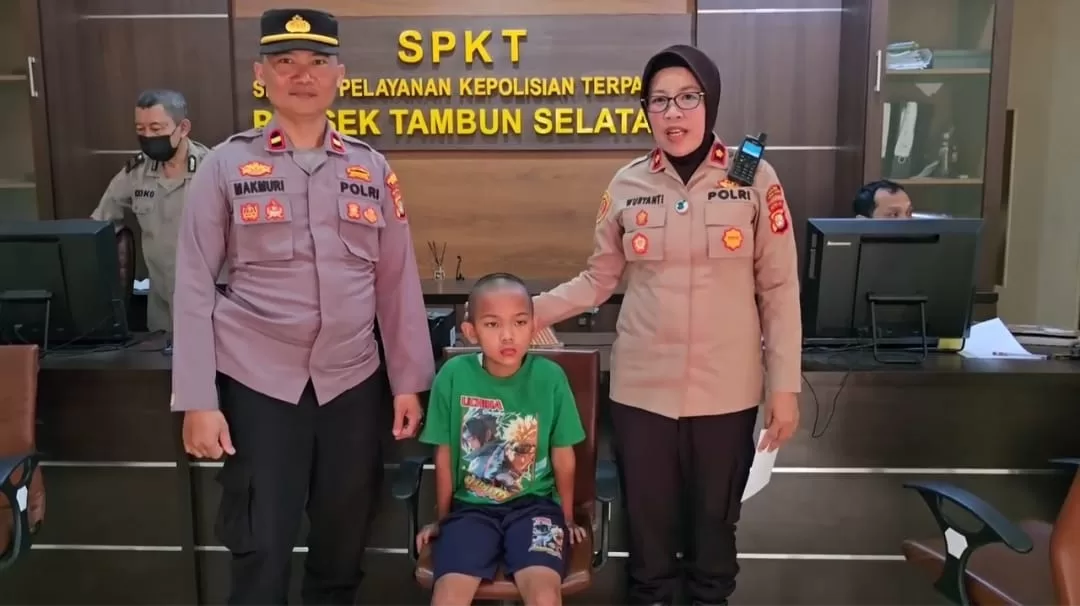 Kapolsek Tambun Selatan menemukan anak terlantar yang mengaku dari bogor