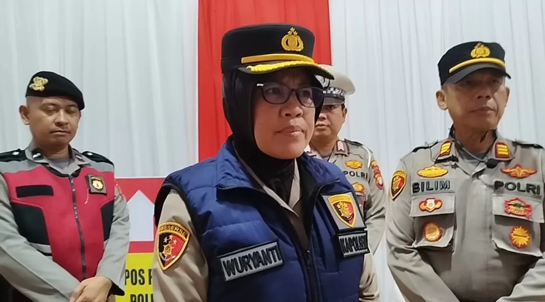 Kapolsek Tambun Selatan, Kompol Wuryanti, di Pos Pengamanan, Gedung Juang 45 Jl Sultan Hasanudin.