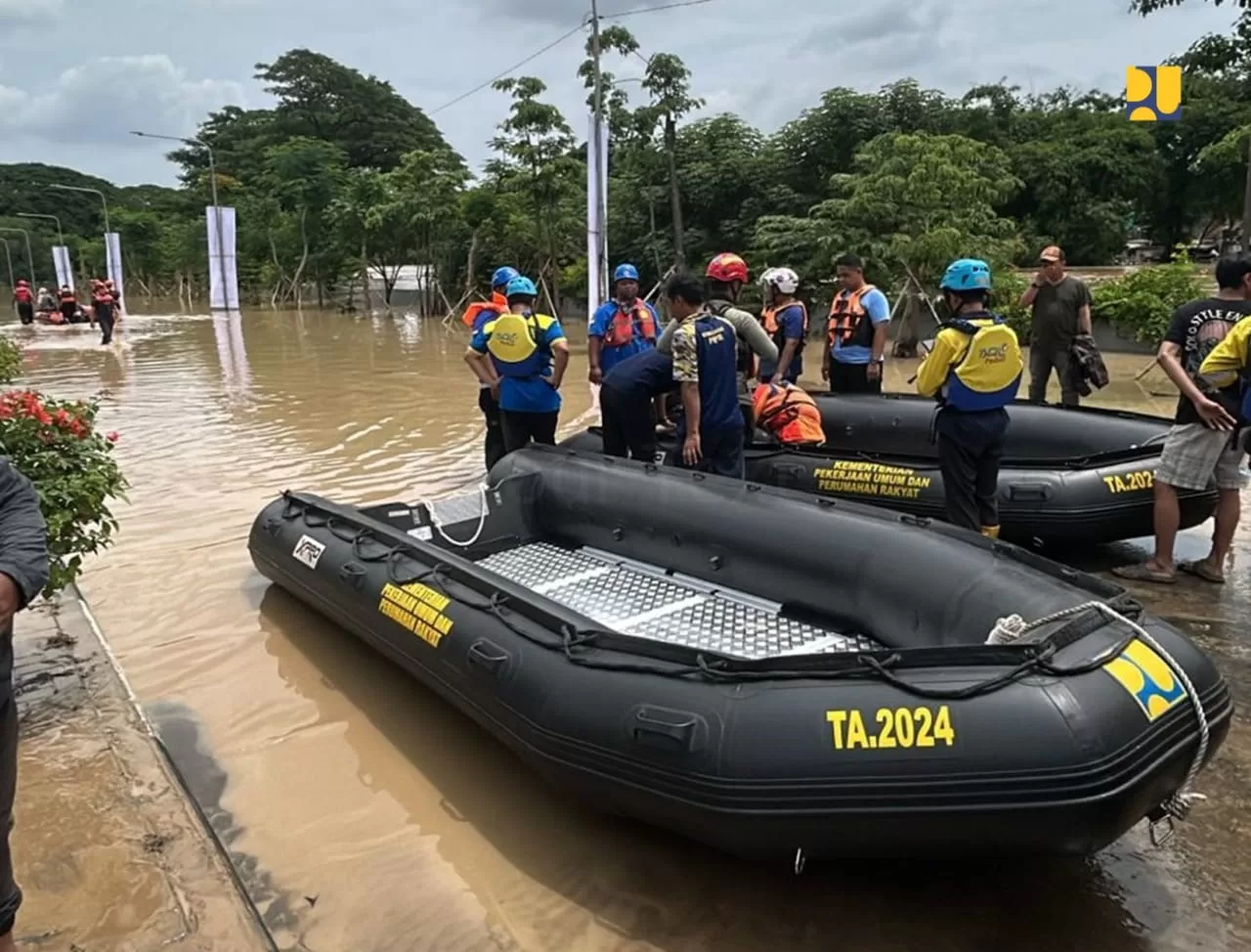 Kementerian PU Bantu Evakuasi Korban Banjir