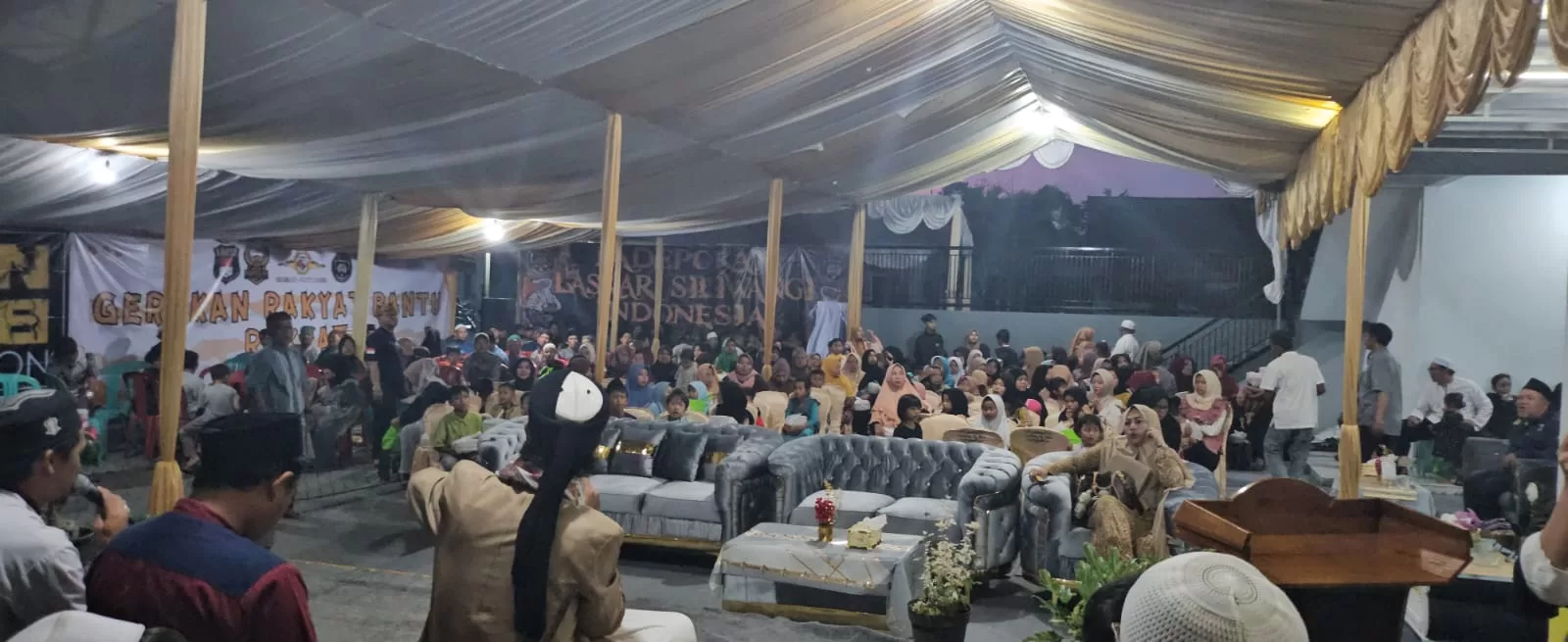 LAKRI Bagi-Bagi Paket Sembako di Desa Budiharja, Cililin, Bandung Barat.