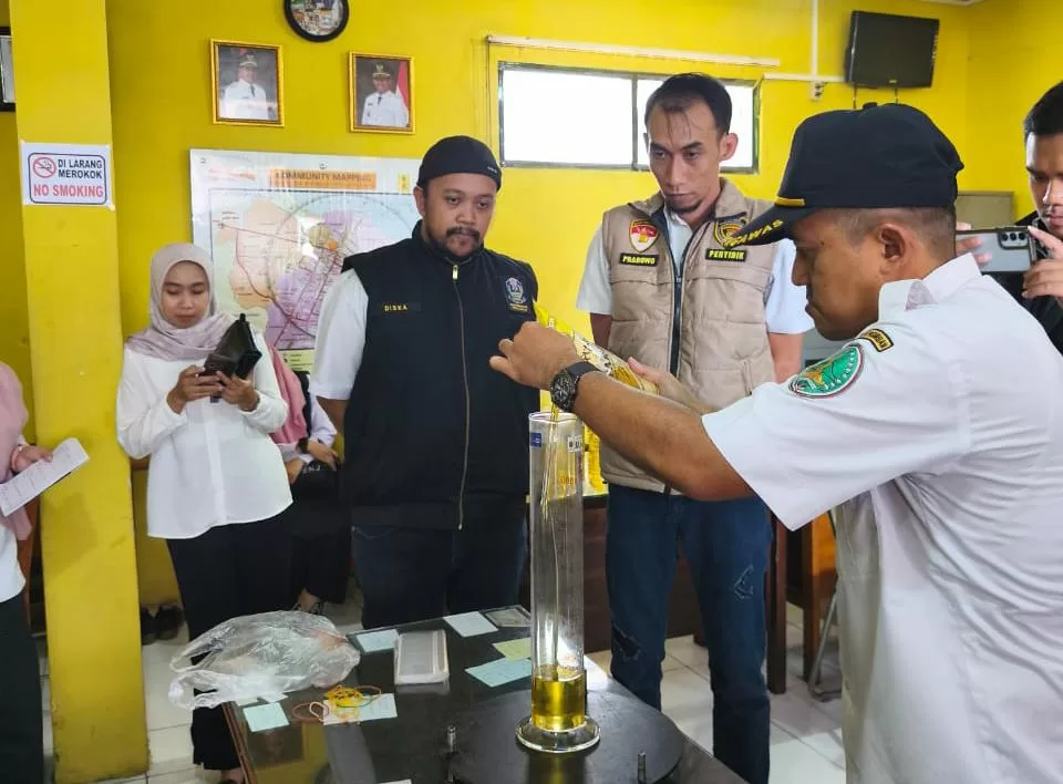 Satgas Pangan Polres Pasuruan Kota temukan Minyakita tidak sesuai takaran.