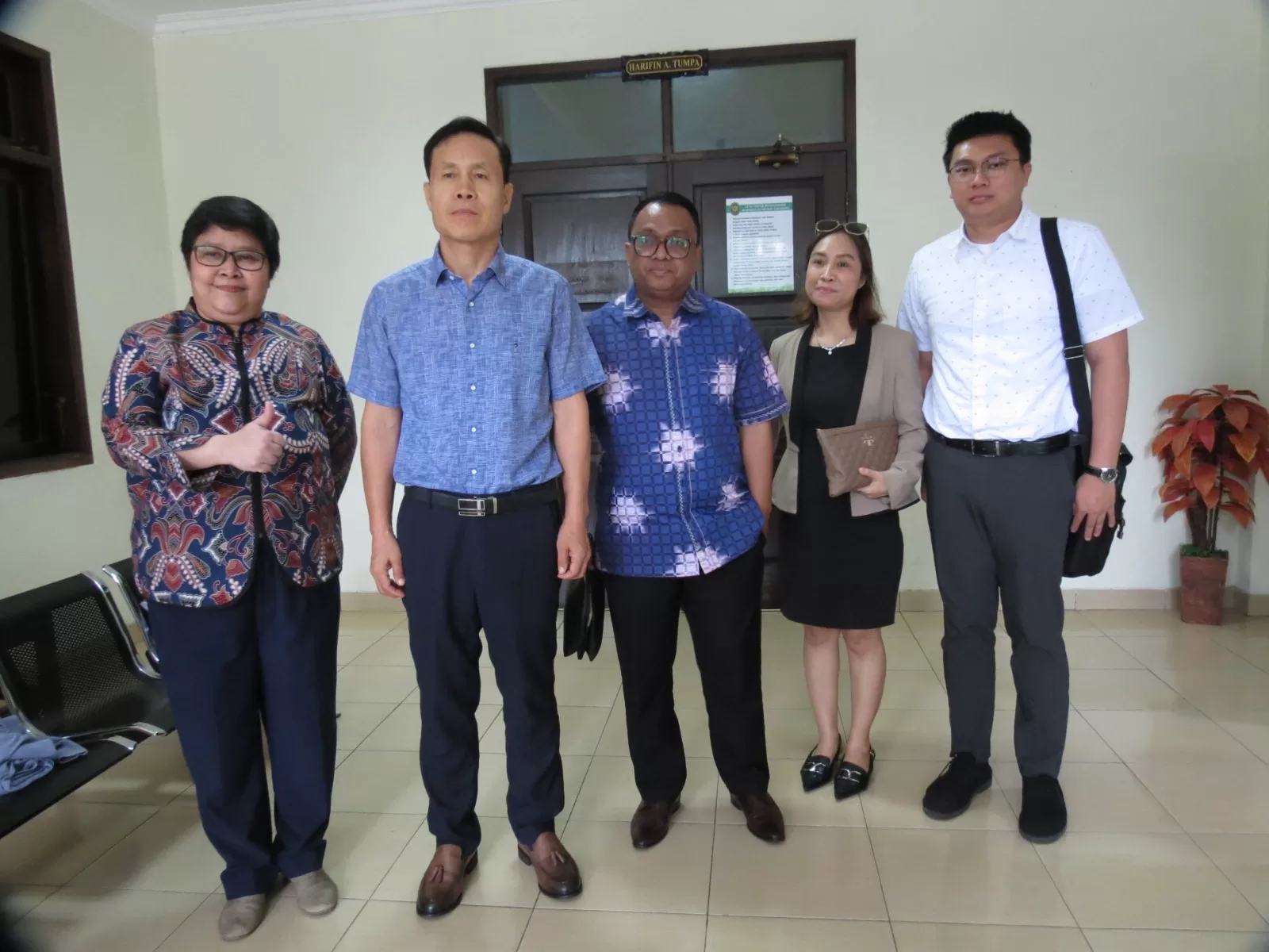 PT Doori Lestari Garment bersama kuasa hukumnya, kantor hukum Yopis Piternalis And Partners. (Ist)
