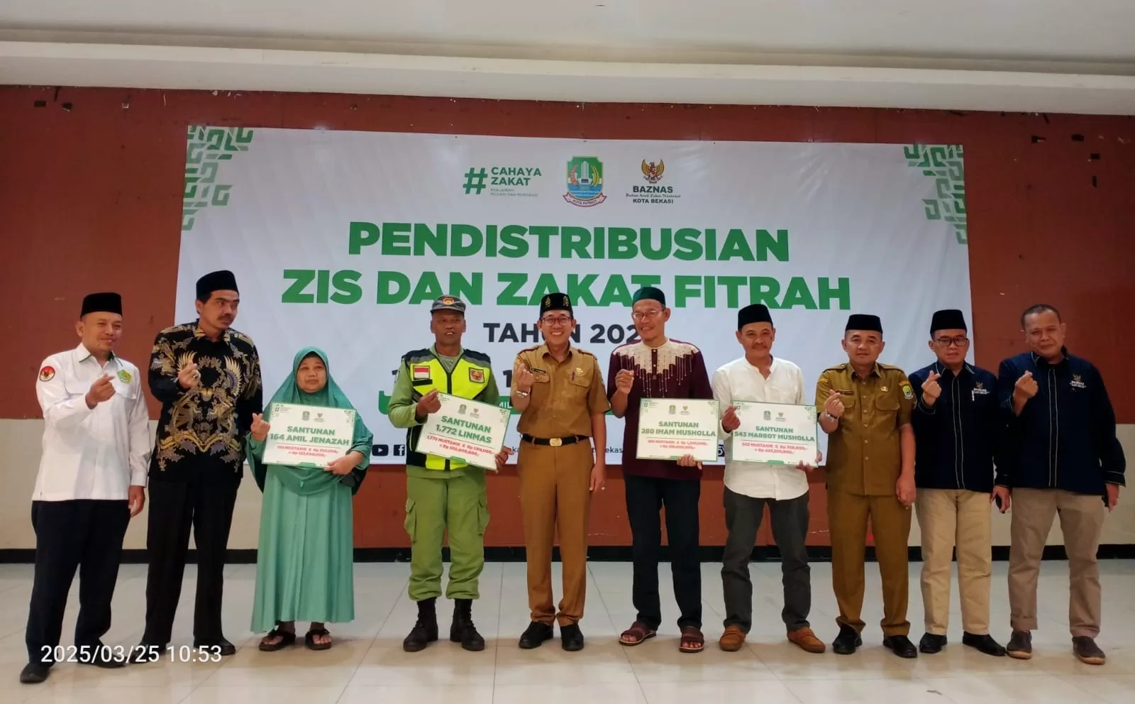 Pendistribusian Zakat Fitrah Baznas Kota Bekasi. (Hms)