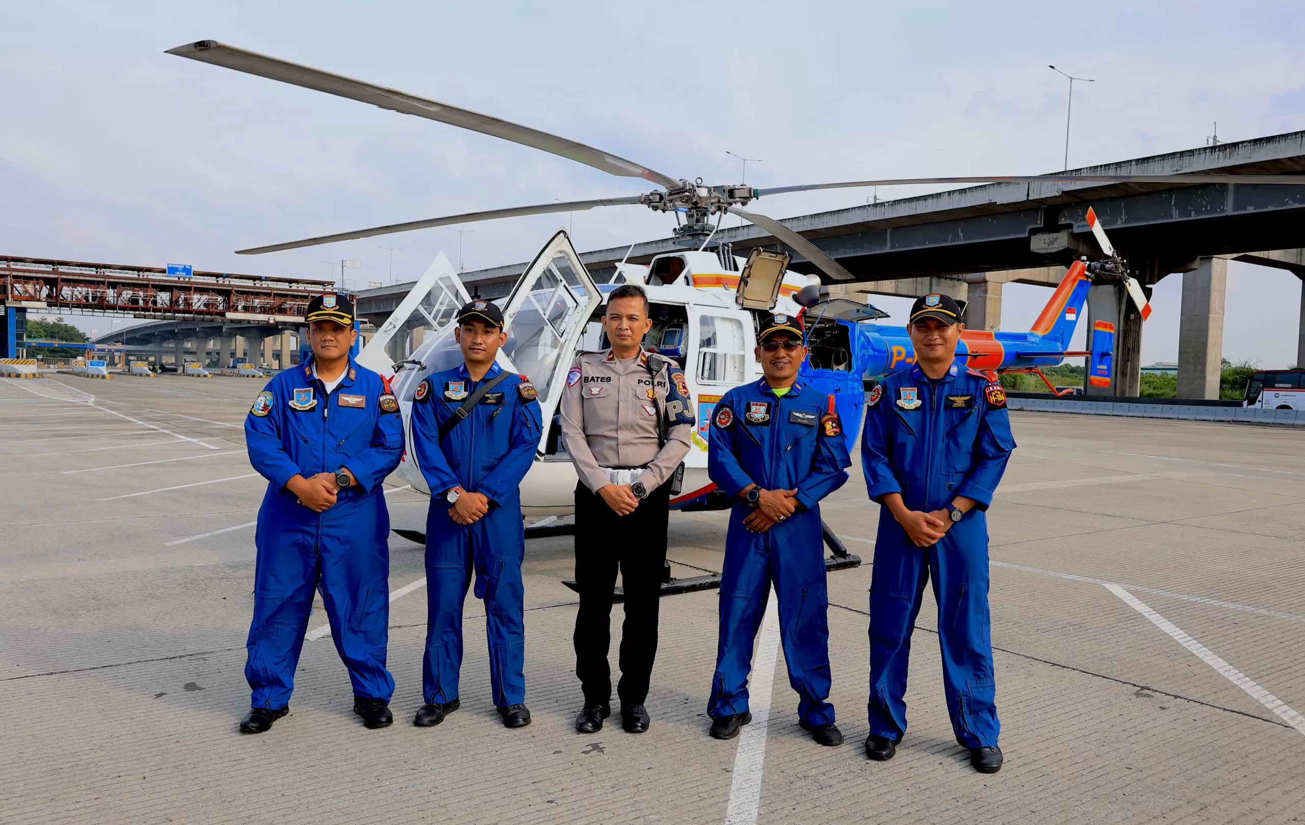 Petugas siapkan ambulan udara untuk situasi darurat saat mudik lebaran.jpeg