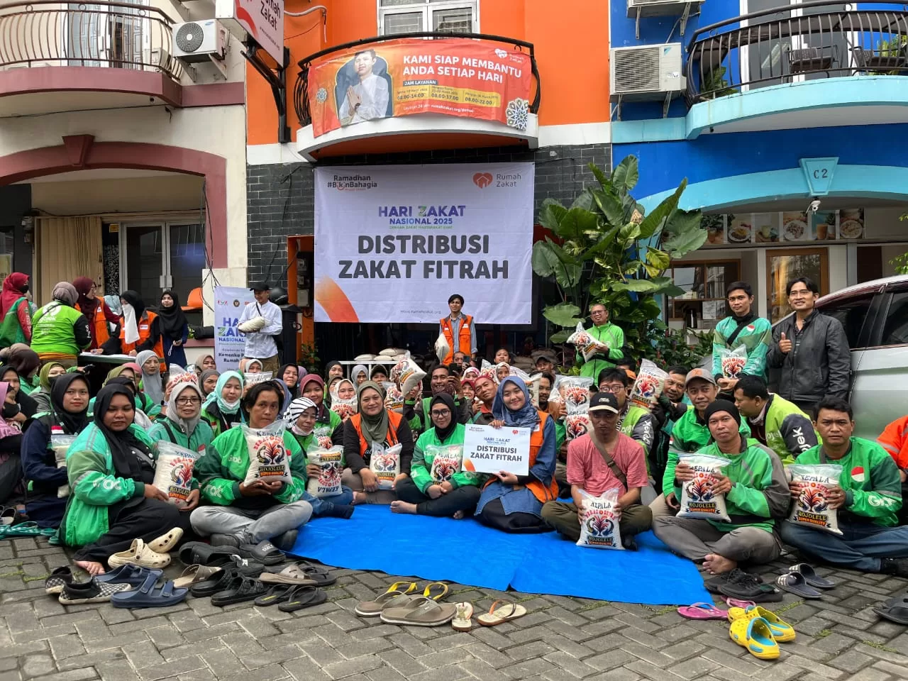 Rumah Zakat distribusikan Zakat Fitrah untuk Ojol