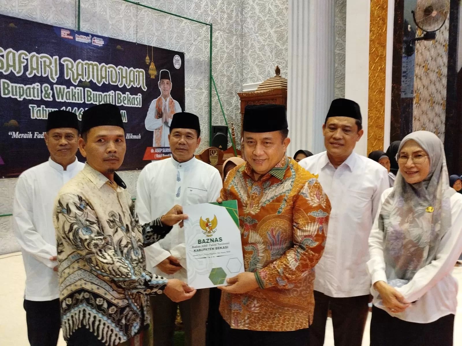 Sekda Kabupaten Bekasi saat menghadiri rangkaian acara terakhir safari ramadhan di Tambun Selatan
