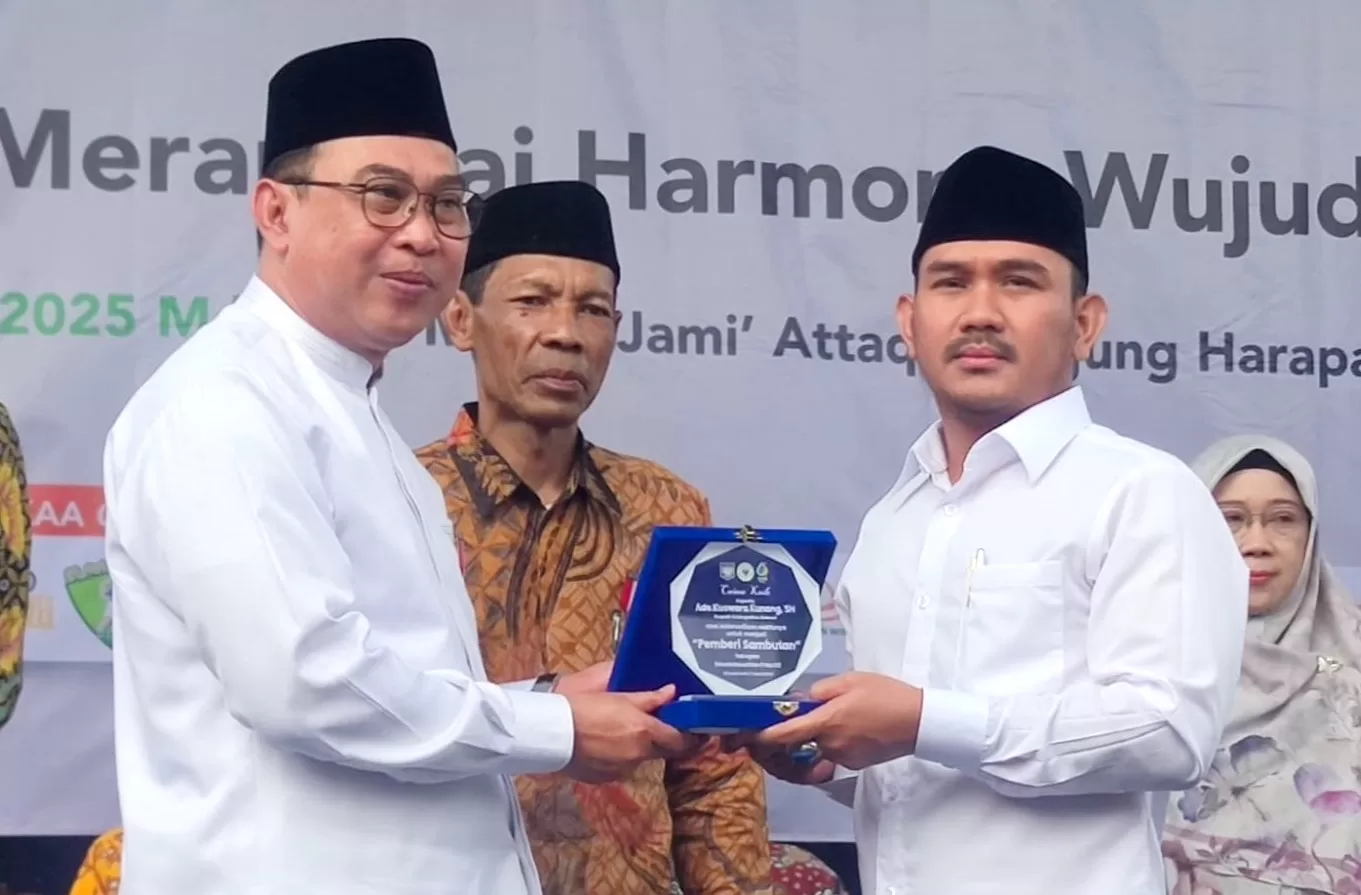 Bupati Bekasi saat berad di Pesantren Attaqwa Babelan