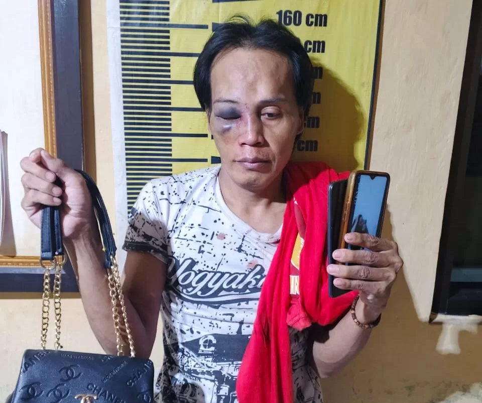 Copet yang beraksi di Pemandian Banyu Biru Pasuruan, Bonyok Dimassa.