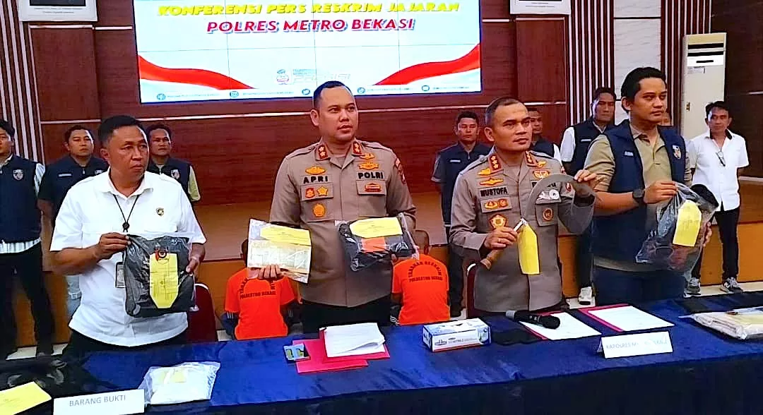 Kapolres Metro Bekasi tunjukkan BB