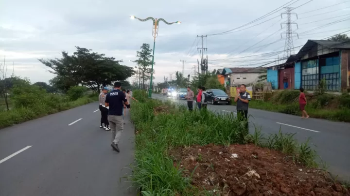Petugas Kepolisian saat melakukan olah TKP