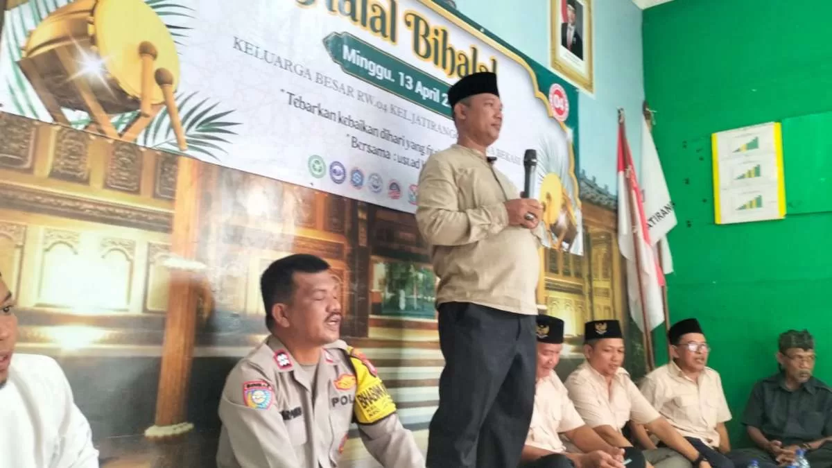Lurah Jatiranggon saat memberi sambutan di RW 04