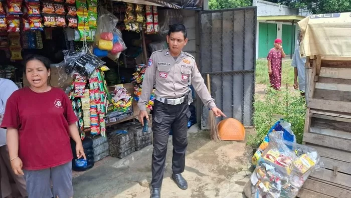 Polisi saat melakukan olah Tempat Kejadian Perkara (TKP)