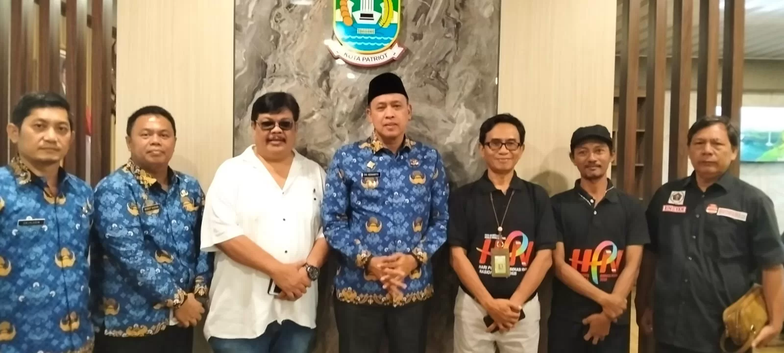 Wali Kota Bekasi bersama tim Panitia HPN Bekasi Raya 2025.