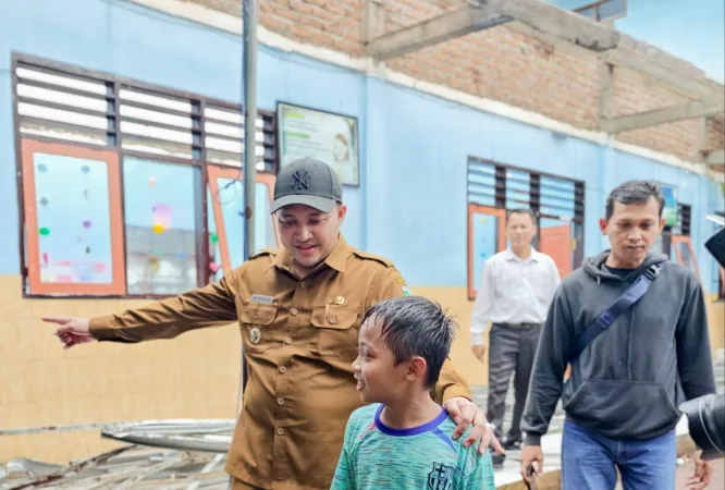 Bupati Pasuruan Tinjau SDN III Paserepan yang ambruk