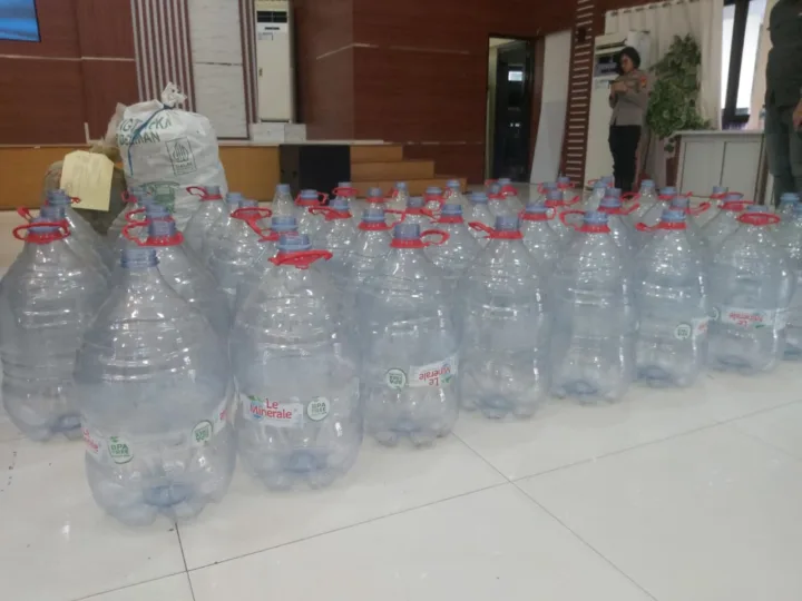 Galon Le Minerale Kosong diamankan pihak kepolisian