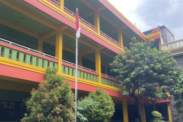 Gedung SMP Swasta di Bantargebang