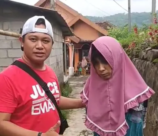 Pengedar Sabu menggunakan krudung saat ditangkap polisi