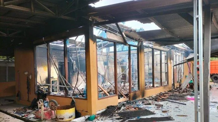 Jual Beras Bansos, Rumah Kepala Kampung di Lampung Dibakar