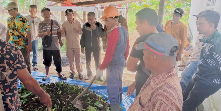 Pelatihan pembuatan Pupuk Kompos