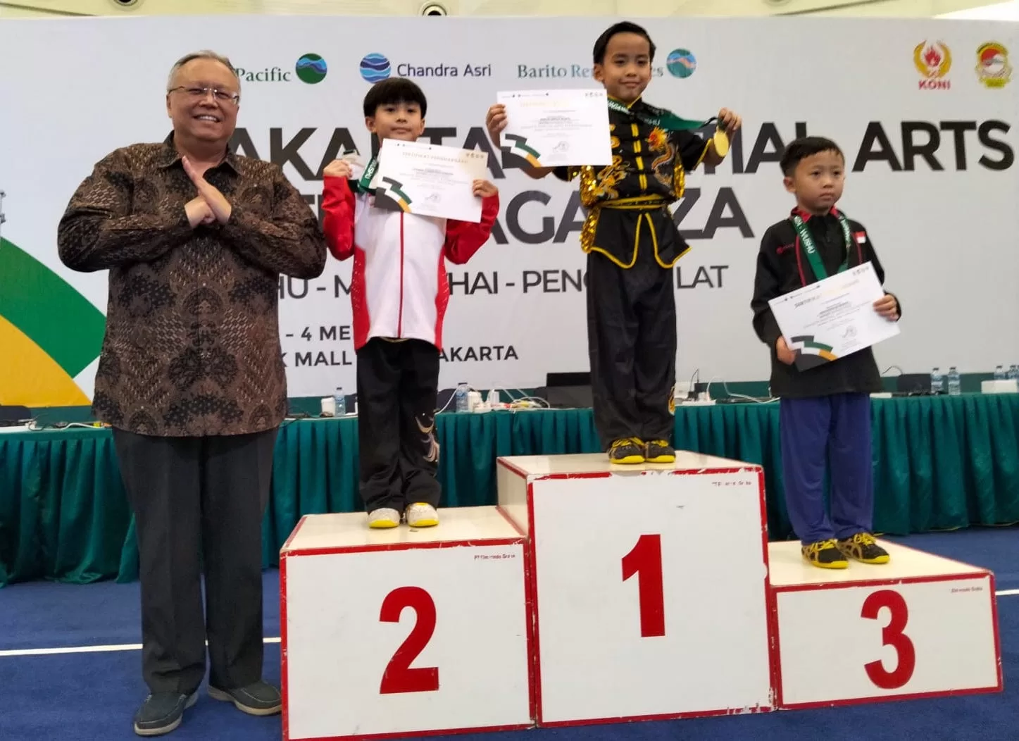 Reyhans Clementrich Sabet Juara