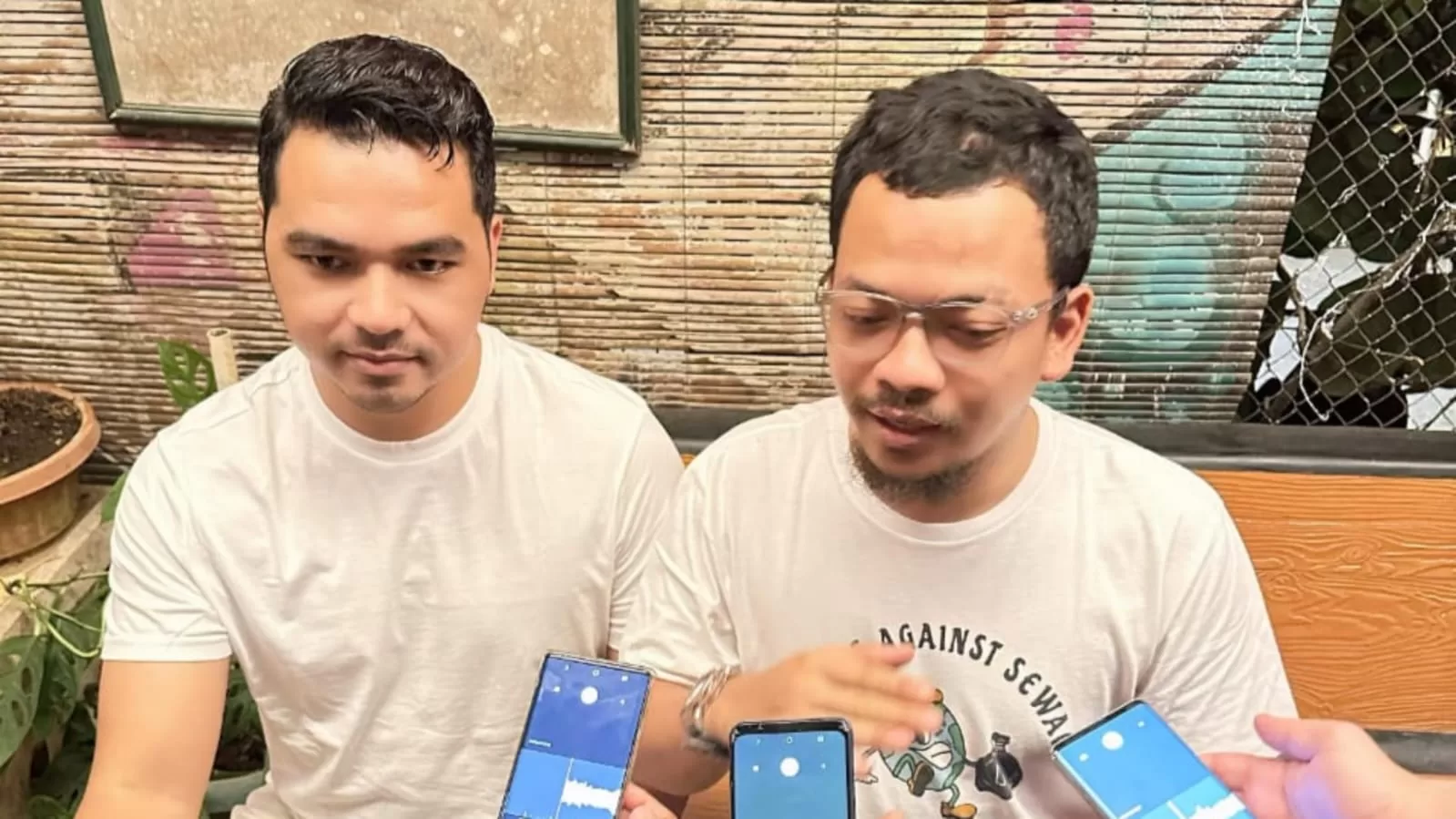 Tim Pemenangan Maju Bergandengan, Sefria Hotman (kiri) dan Qodri Ramadhan (kanan).