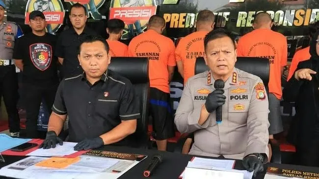 kapolres saat memberikan keterangan kepada awak media