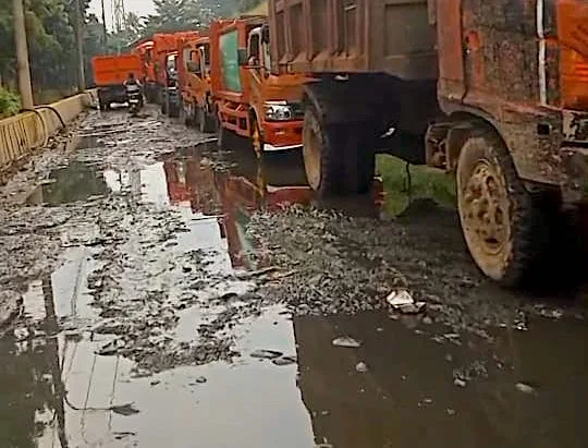 Akses Jalan TPA Sumur Batu Kota Bekasi.