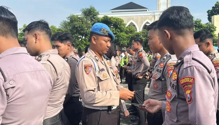 Sempat Ditanya Habis Berapa Miliar, Ini Cerita Regina Anak Tukang Warung Lolos Taruni Akpol 2 Jelang Hari Bhayangkara ke-79, Propam Polda Jatim Gelar Tes Urine Mendadak di Polresta Sidoarjo