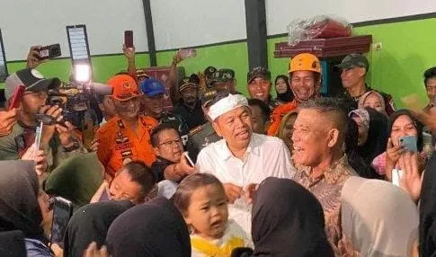 Gubernur Jabar Tinjau Pengungsi Pergerakan Tanah di Purwakarta, Siapkan Relokasi dan Bantuan Rp 10 Juta per KK