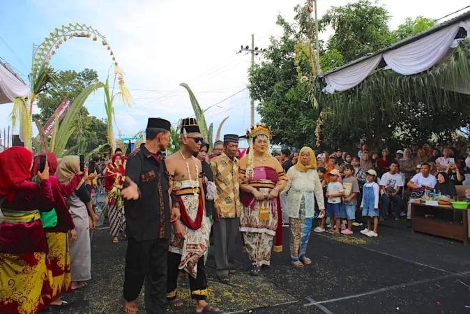 Warga Singojuruh Banyuwangi Gelar Kirab Budaya Ruwat Rawat Singomanjuruh