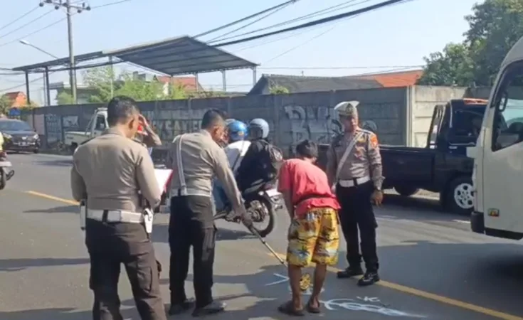 Kecelakaan Pick Up Tabrak 4 Motor di Pasuruan