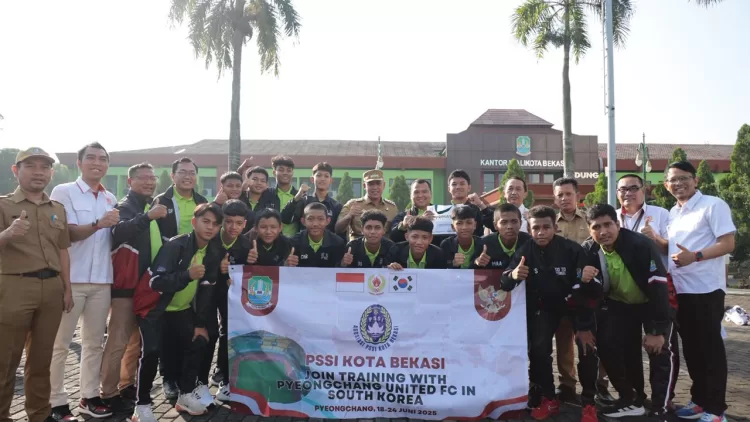 Wali Kota Berangkatkan Tim Sepak Bola Kota Bekasi untuk Ikuti Pelatihan di Korea Selatan