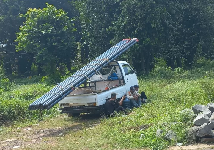 Dituding Kangkangi Prosedur, Pemasangan Tiang Internet MyRepublic di Cektingudik Dihentikan Lurah