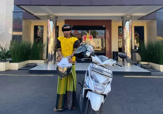 Kembali Edarkan Sabu, Residivis Kambuhan di Pasuruan Kembali Dibekuk 2 Curi Helm di Parkiran RSUD dr. R. Soedarsono, Remaja Asal Panggungrejo Ditangkap