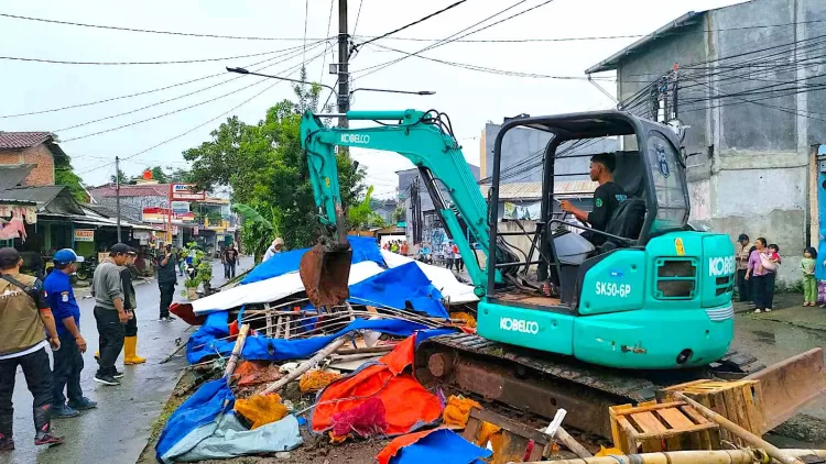 25 Bangunan Liar di Jatimulya Bekasi Dibongkar