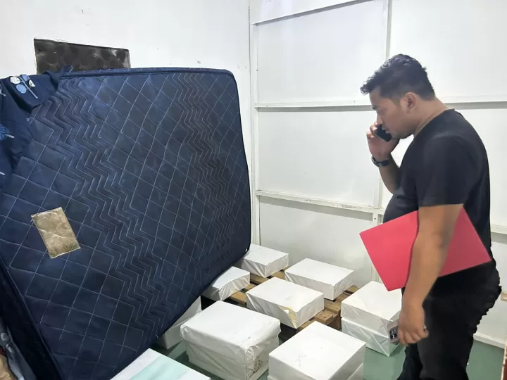 Polres Tanjung Priok Bongkar Sindikat Pemalsu Materai, Rugikan Negara Rp 1,17 Miliar 2 Polres Tanjung Priok Bongkar Sindikat Pemalsu Materai, Rugikan Negara Rp 1,17 Miliar
