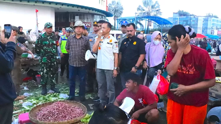 Perlakukan Jam Operasional Baru, Satpol PP Bekasi Perketat Pengawasan PKL di SGC