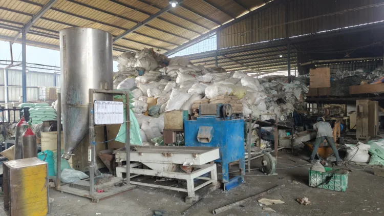 Tempat Usaha Biji Plastik