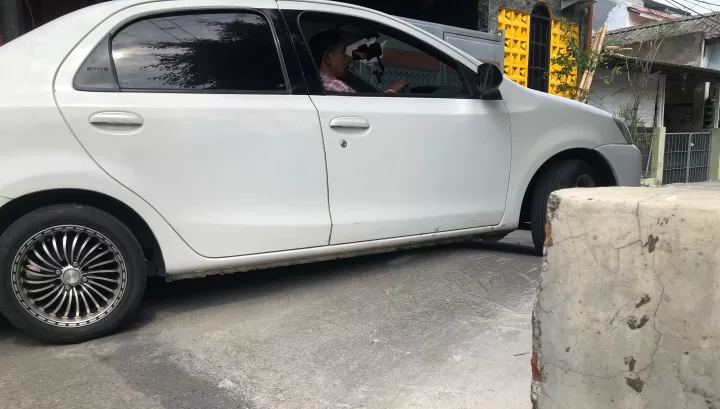 Speed Bumb (Polisi Tidur) Tinggi di Perumahan Pondok Ungu Permai. 