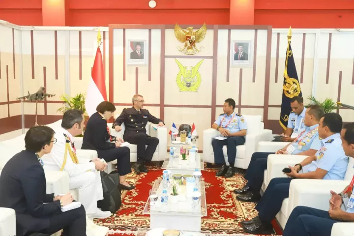 Wakasau Temui Delegasi Negara Sahabat di Indo Defence 2025, Perkuat Diplomasi Pertahanan