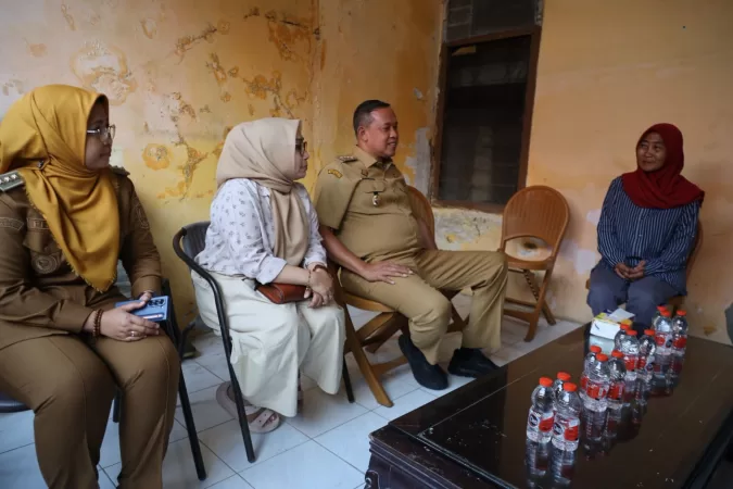 Wali Kota Bekasi Kunjungi Ibu Maelani, Korban Kekerasan oleh Anak Kandung