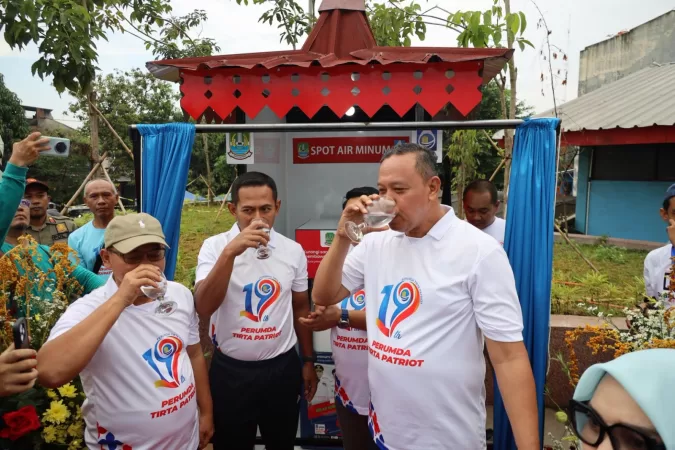 Fokus pada Pemberdayaan Pemuda, Camat Lantik Pengurus Karang Taruna Cibitung 2025–2030 2 HUT ke-19, Perumda Tirta Patriot Luncurkan Layanan Air Minum Gratis di Plaza Patriot