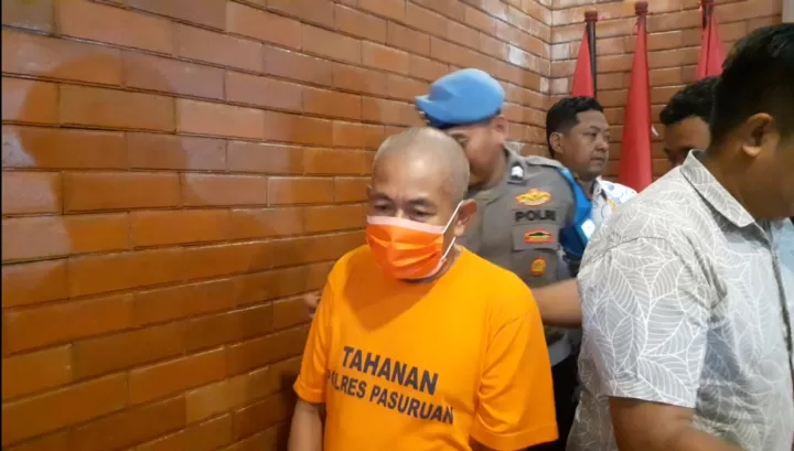 Kades Ambal Ambil, Kejayan, Pasuruan, Jawa Timur, Saiful Anwar dikelerkeruang tahanan (BM)