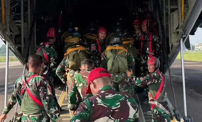 Pasukan Tengkorak Yonif 305 Kostrad Gelar Latihan Terjun di Karawang