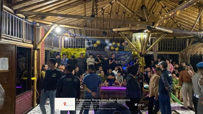 Polisi Gerebek Pesta Gay di Puncak Bogor, 75 Orang Diamankan