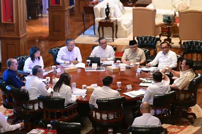 Gelar Rapat Tertutup, Prabowo Panggil Para Menteri ke Hambalang