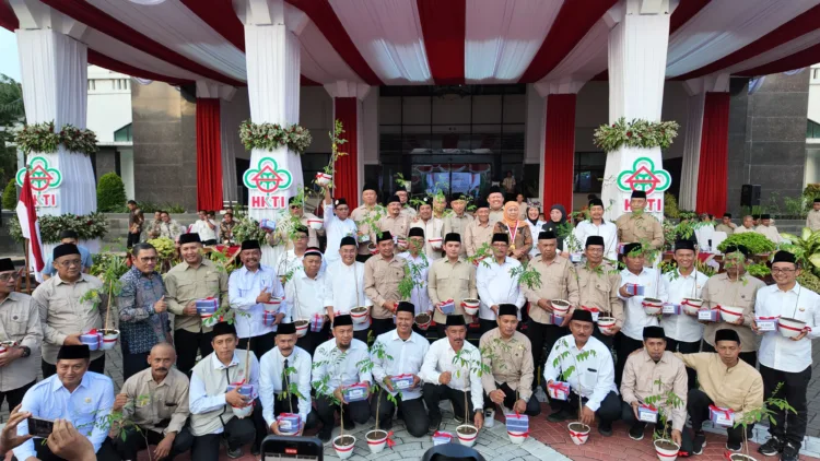 Polantas Menyapa: Sentuhan Humanis Satlantas Pasuruan Kota di Operasi Patuh Semeru 2025 1 DPD dan DPC HKTI foto bersama setelah melakukan pelantikan (ist)